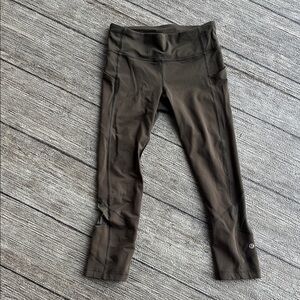 Olive green lululemon cropped leggings size 4